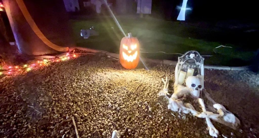 jack-o-lantern-skeleton-halloween-decorations