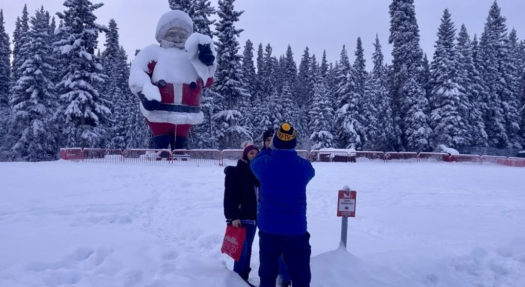 giant-santa-claus-santa-claus-house-north-pole